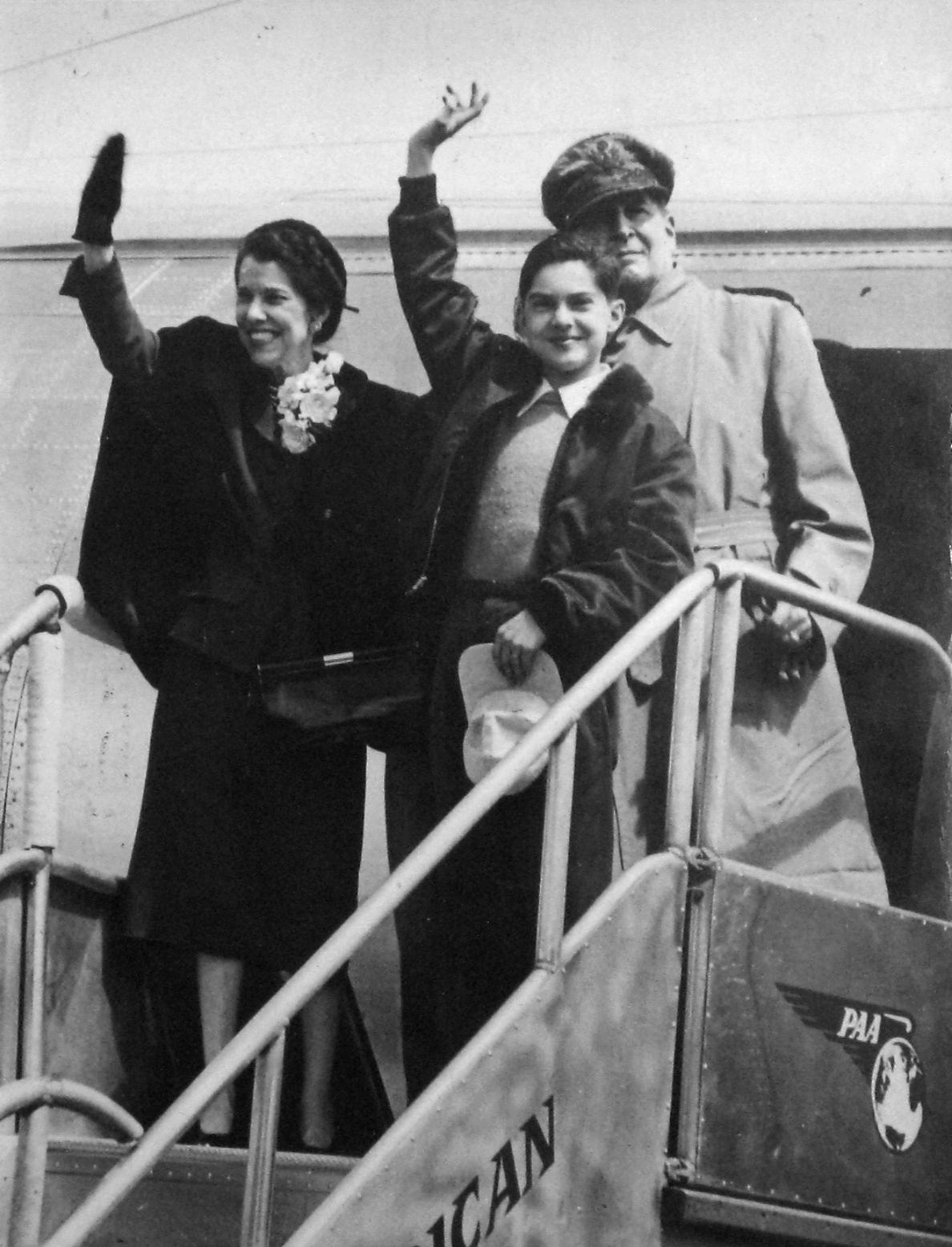 Douglas MacArthur with his wife Jean and son Arthur in 1950
